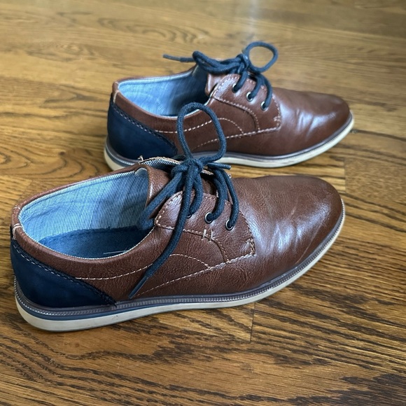 Kids Mens Brown Leather Shoes size 5 - Picture 2 of 12
